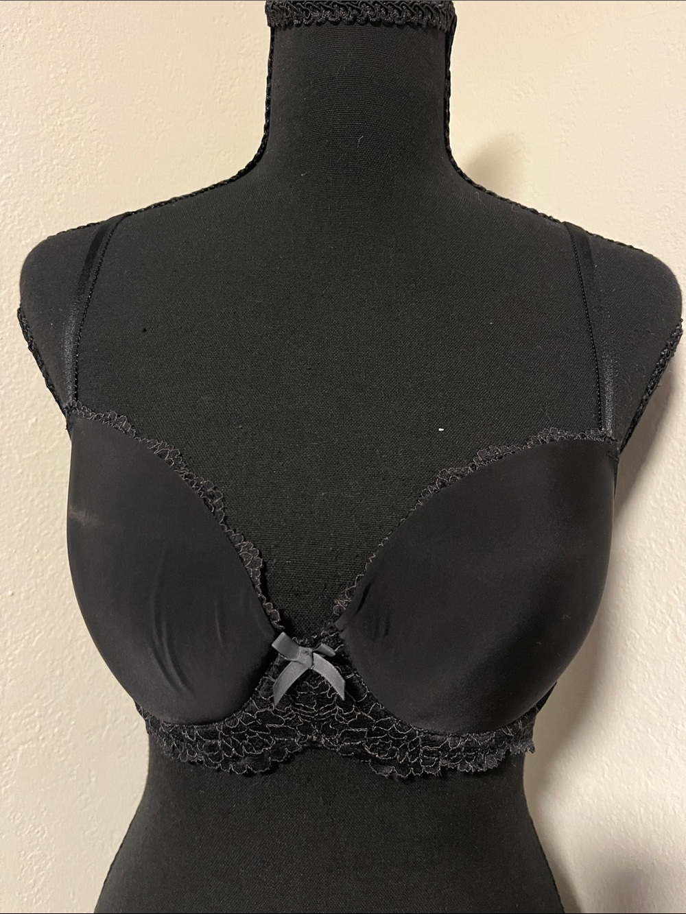 Victoria's Secret Dream Angels Lined Demi Black Lace Trim Bra - 32D